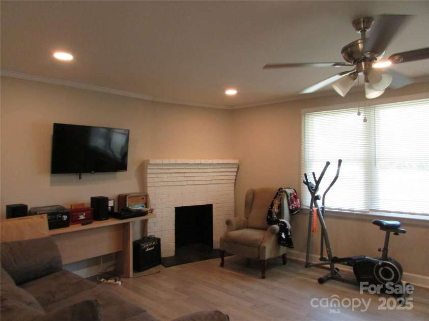 412 Broad Street, Salisbury, NC 28144.  MLS# CAR4246288, YatesRealty ID 6091. 
