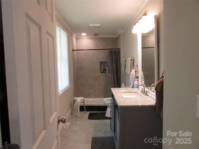 412 Broad Street, Salisbury, NC 28144.  MLS# CAR4246288, YatesRealty ID 6091. 