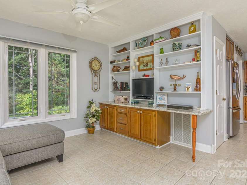 231 Kimberly Ann Drive, Hendersonville, NC 28792.  MLS# CAR4285461, YatesRealty ID 6092. Family area in kitchen