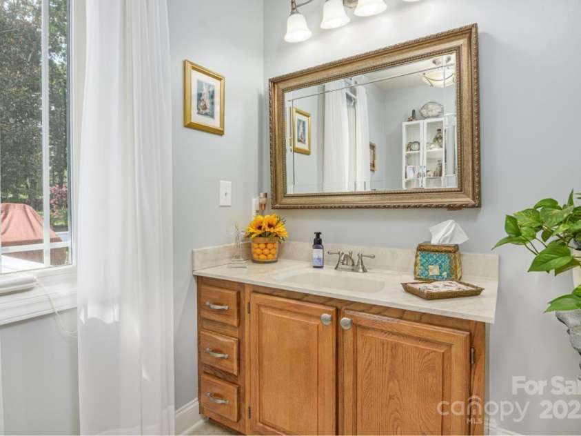 231 Kimberly Ann Drive, Hendersonville, NC 28792.  MLS# CAR4285461, YatesRealty ID 6092. Full bath