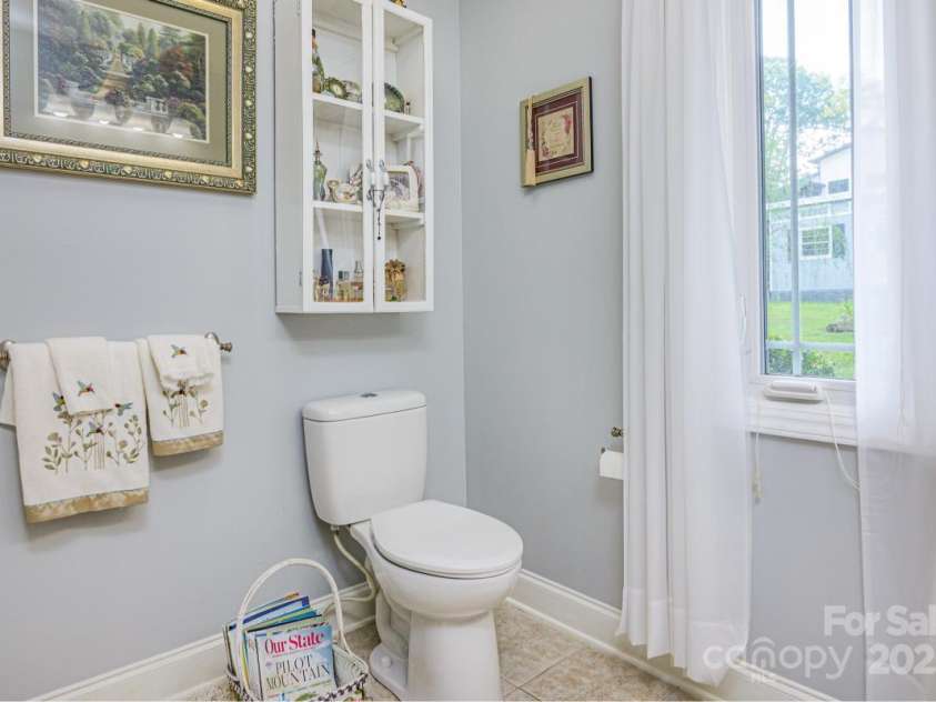 231 Kimberly Ann Drive, Hendersonville, NC 28792.  MLS# CAR4285461, YatesRealty ID 6092. Full bath