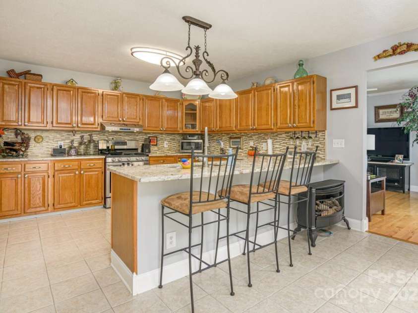231 Kimberly Ann Drive, Hendersonville, NC 28792.  MLS# CAR4285461, YatesRealty ID 6092. Kitchen