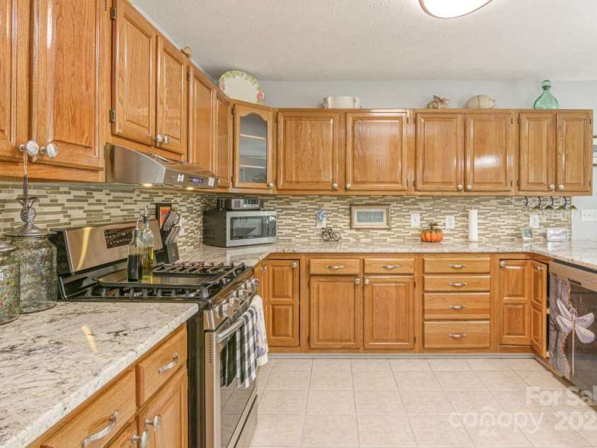 231 Kimberly Ann Drive, Hendersonville, NC 28792.  MLS# CAR4285461, YatesRealty ID 6092. Kitchen