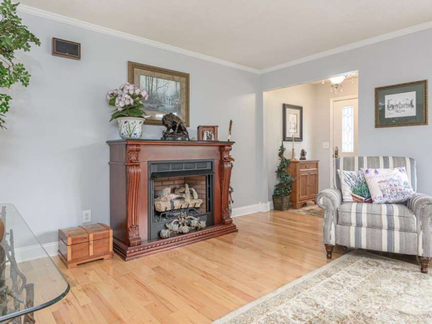 231 Kimberly Ann Drive, Hendersonville, NC 28792.  MLS# CAR4285461, YatesRealty ID 6092. Living room