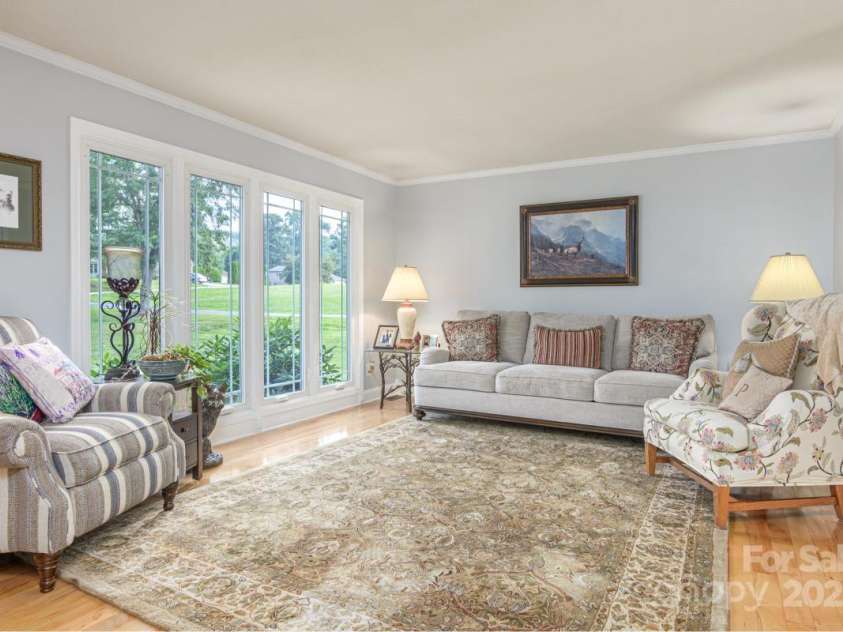 231 Kimberly Ann Drive, Hendersonville, NC 28792.  MLS# CAR4285461, YatesRealty ID 6092. Living room