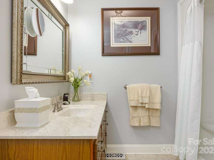 231 Kimberly Ann Drive, Hendersonville, NC 28792.  MLS# CAR4285461, YatesRealty ID 6092. Primary bath