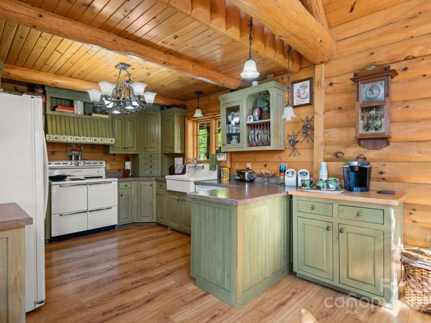 2464 Bridle Ridge Way, Lenoir, NC 28645.  MLS# CAR4026763, YatesRealty ID 6093. 