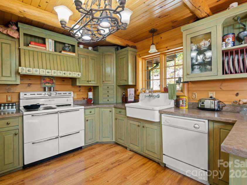 2464 Bridle Ridge Way, Lenoir, NC 28645.  MLS# CAR4026763, YatesRealty ID 6093. 