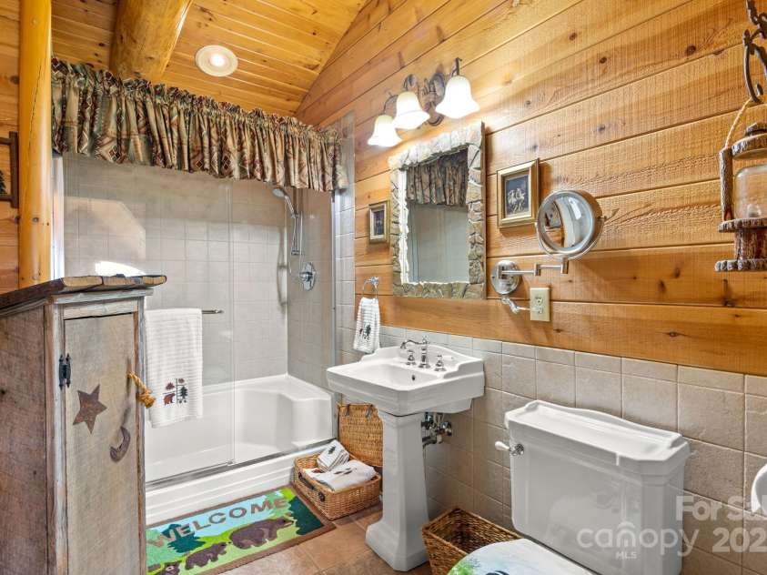 2464 Bridle Ridge Way, Lenoir, NC 28645.  MLS# CAR4026763, YatesRealty ID 6093. 