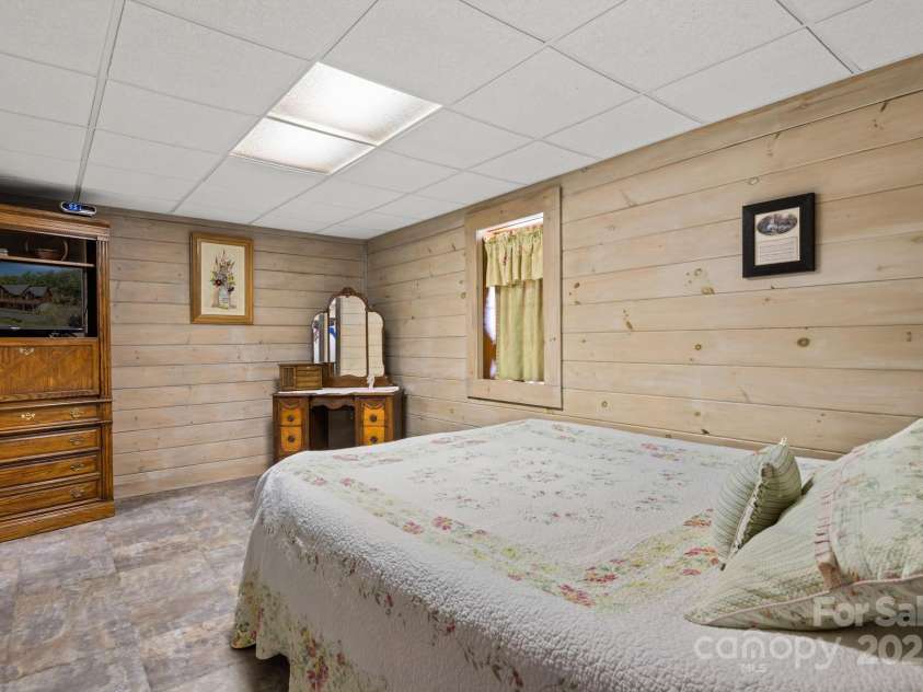 2464 Bridle Ridge Way, Lenoir, NC 28645.  MLS# CAR4026763, YatesRealty ID 6093. 