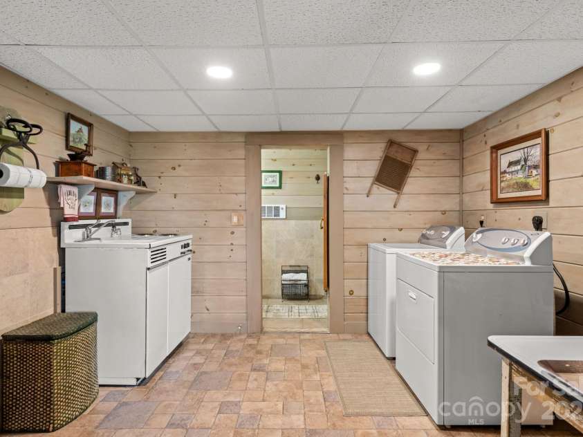 2464 Bridle Ridge Way, Lenoir, NC 28645.  MLS# CAR4026763, YatesRealty ID 6093. 