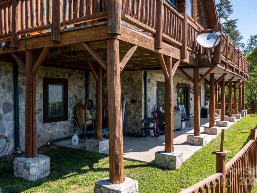 2464 Bridle Ridge Way, Lenoir, NC 28645.  MLS# CAR4026763, YatesRealty ID 6093. 