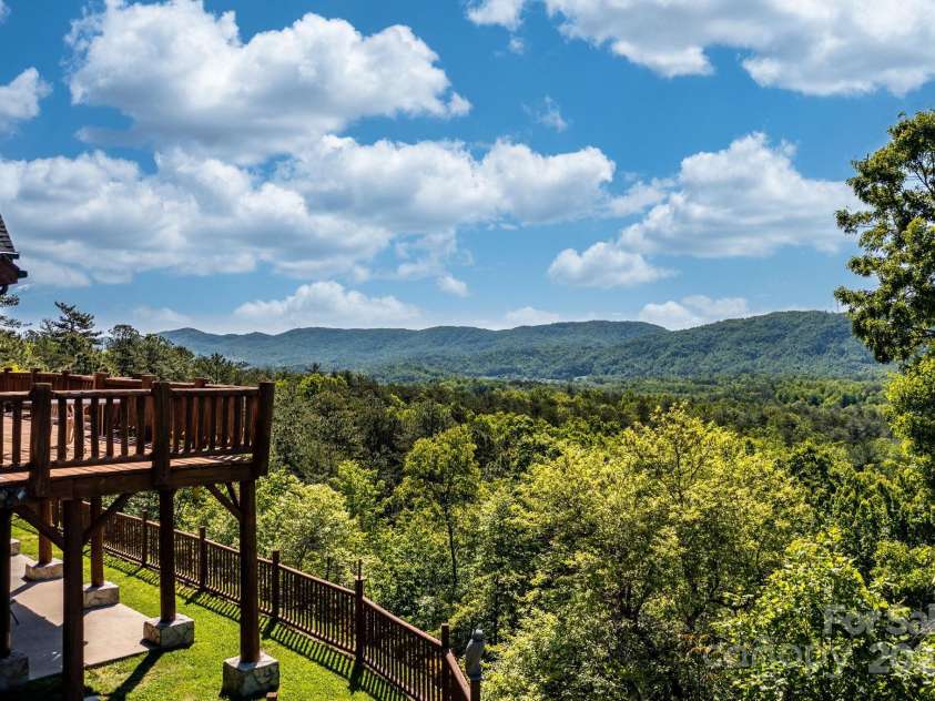 2464 Bridle Ridge Way, Lenoir, NC 28645.  MLS# CAR4026763, YatesRealty ID 6093. 