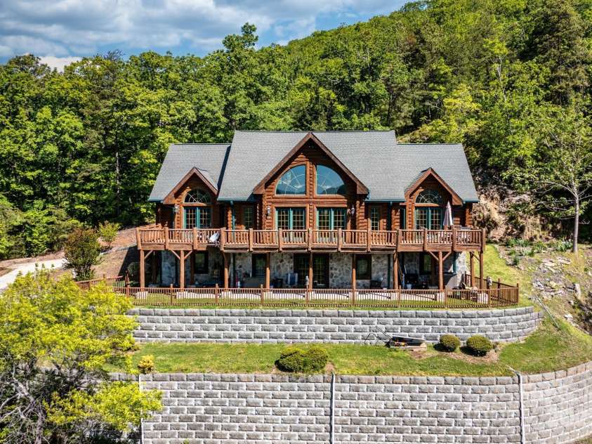 2464 Bridle Ridge Way, Lenoir, NC 28645.  MLS# CAR4026763, YatesRealty ID 6093. 