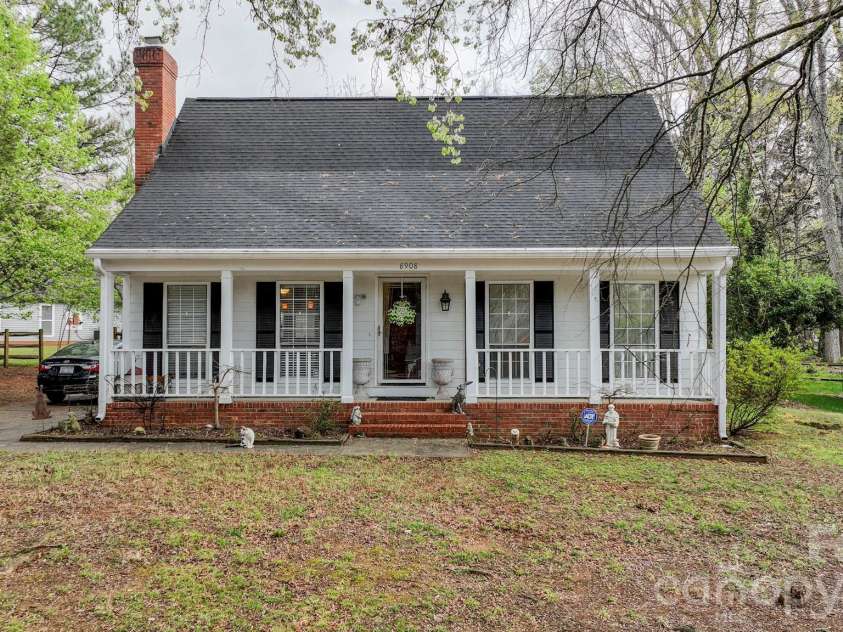 8908 Golf Ridge Drive, Charlotte, NC 28277.  MLS# CAR4358184, YatesRealty ID 6093. 