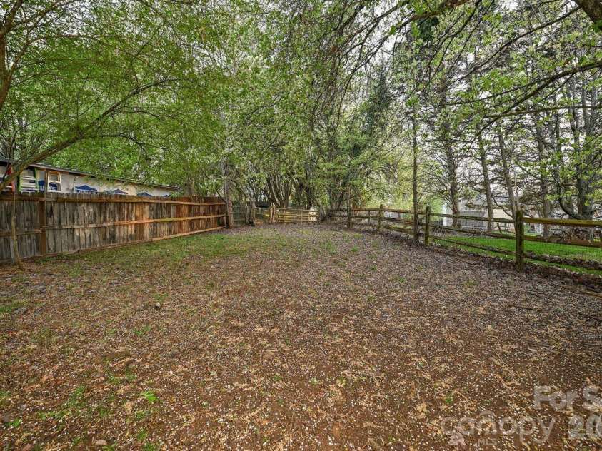 8908 Golf Ridge Drive, Charlotte, NC 28277.  MLS# CAR4358184, YatesRealty ID 6093. 
