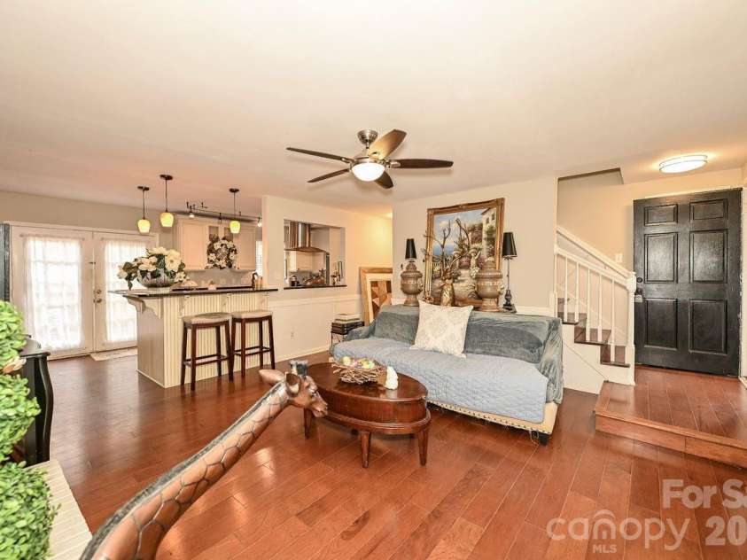 8908 Golf Ridge Drive, Charlotte, NC 28277.  MLS# CAR4358184, YatesRealty ID 6093. 