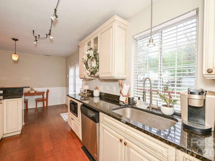 8908 Golf Ridge Drive, Charlotte, NC 28277.  MLS# CAR4358184, YatesRealty ID 6093. 