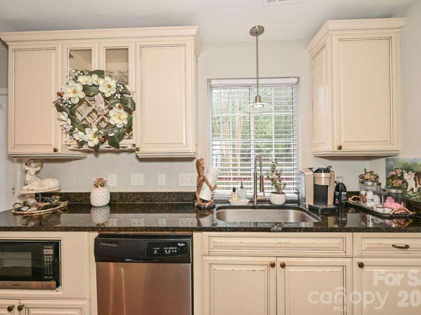8908 Golf Ridge Drive, Charlotte, NC 28277.  MLS# CAR4358184, YatesRealty ID 6093. 