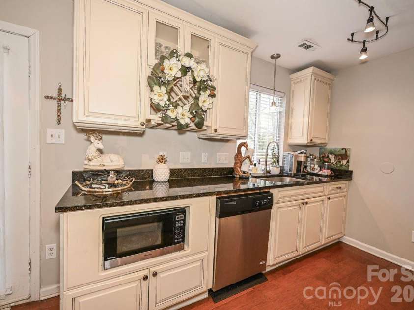8908 Golf Ridge Drive, Charlotte, NC 28277.  MLS# CAR4358184, YatesRealty ID 6093. 
