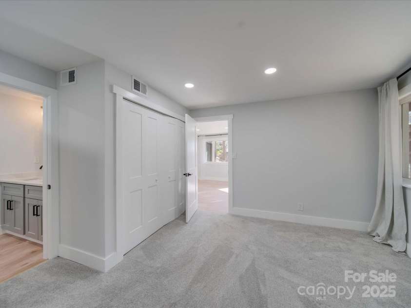 2143 Manawa Lane, Tega Cay, SC 29708.  MLS# CAR4264453, YatesRealty ID 6094. 