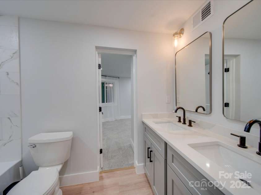 2143 Manawa Lane, Tega Cay, SC 29708.  MLS# CAR4264453, YatesRealty ID 6094. 