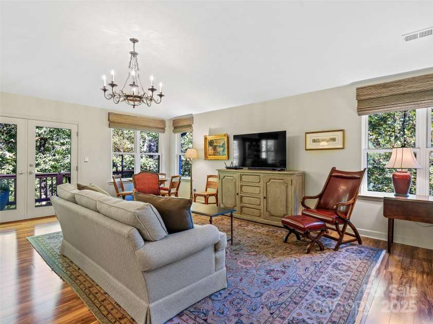 73 Ridgetop Circle, Brevard, NC 28712.  MLS# CAR4307459, YatesRealty ID 6094. Open living