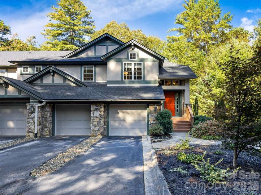 73 Ridgetop Circle, Brevard, NC 28712.  MLS# CAR4419957, YatesRealty ID 6094. 