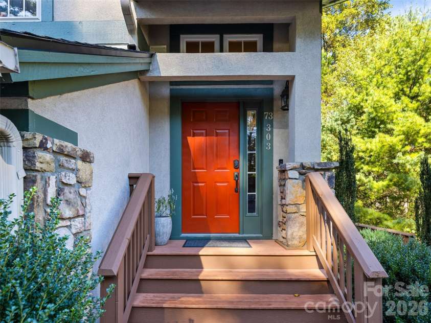 73 Ridgetop Circle, Brevard, NC 28712.  MLS# CAR4419957, YatesRealty ID 6094. 