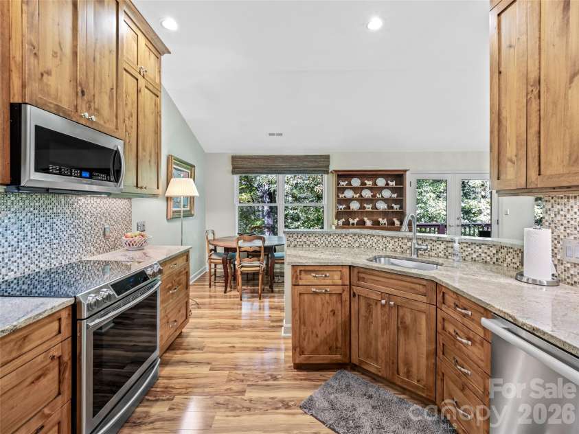 73 Ridgetop Circle, Brevard, NC 28712.  MLS# CAR4419957, YatesRealty ID 6094. 