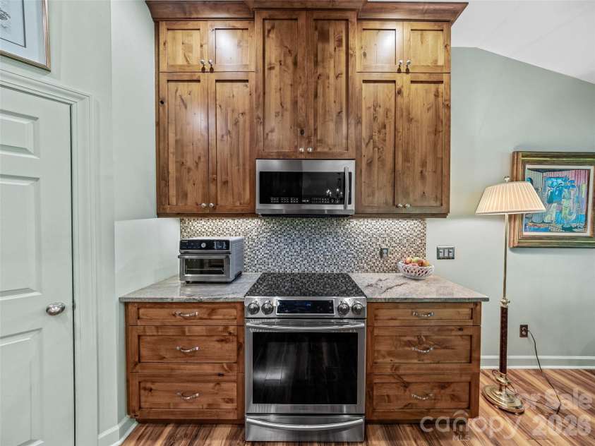 73 Ridgetop Circle, Brevard, NC 28712.  MLS# CAR4419957, YatesRealty ID 6094. 