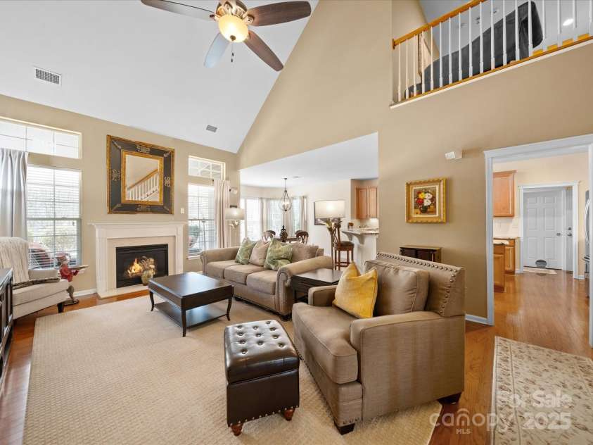 9727 Glenburn Lane, Charlotte, NC 28278.  MLS# CAR4240840, YatesRealty ID 6096. 2-story Great Room