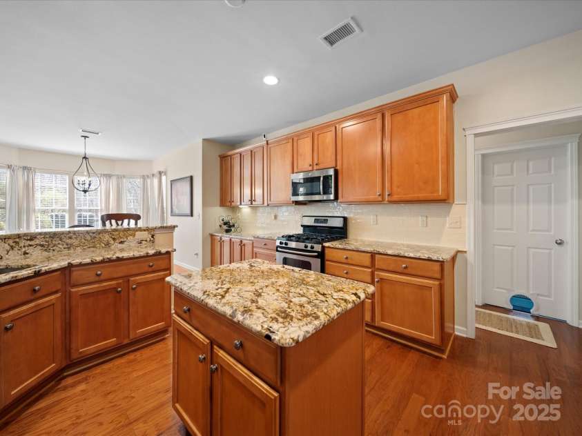 9727 Glenburn Lane, Charlotte, NC 28278.  MLS# CAR4240840, YatesRealty ID 6096. 