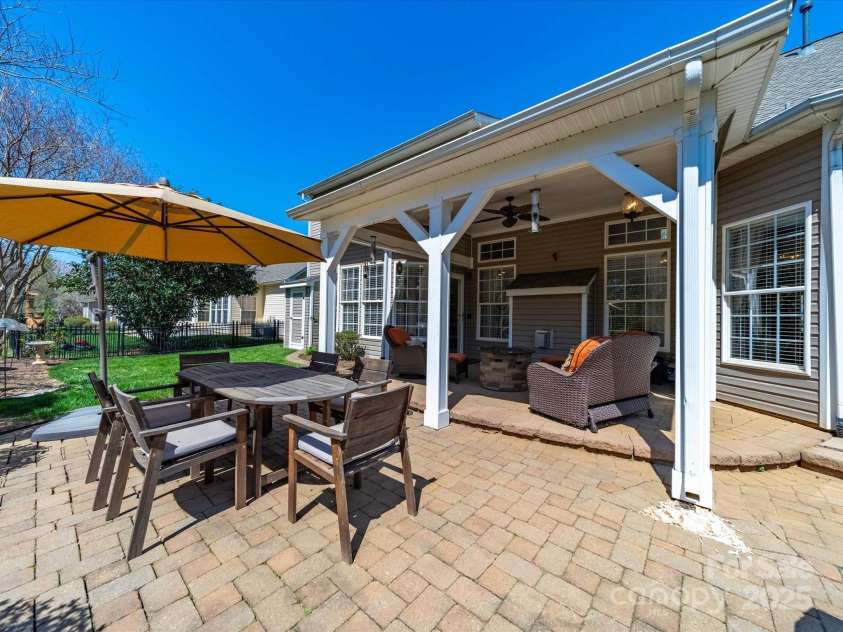9727 Glenburn Lane, Charlotte, NC 28278.  MLS# CAR4240840, YatesRealty ID 6096. 