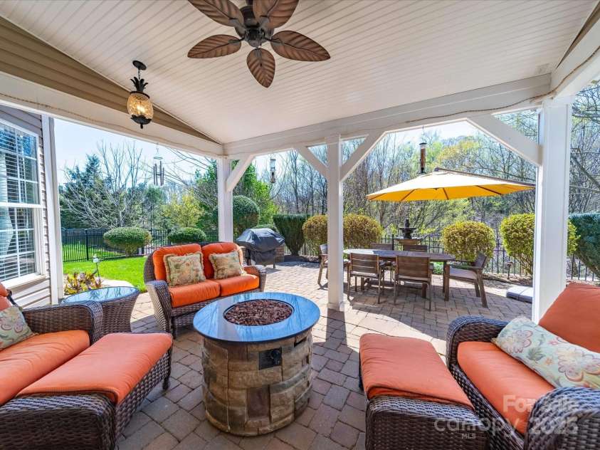 9727 Glenburn Lane, Charlotte, NC 28278.  MLS# CAR4240840, YatesRealty ID 6096. Covered Patio
