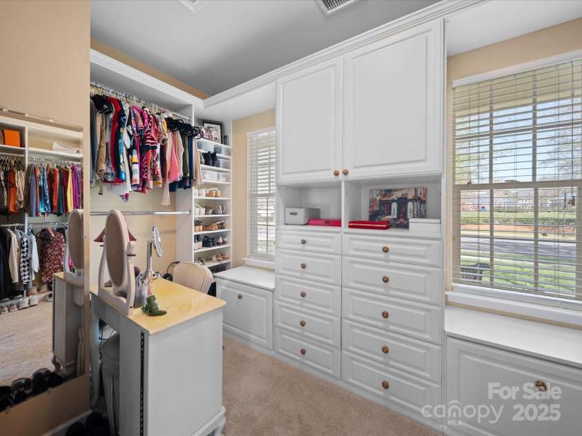 9727 Glenburn Lane, Charlotte, NC 28278.  MLS# CAR4240840, YatesRealty ID 6096. Custom Walk-in Closet