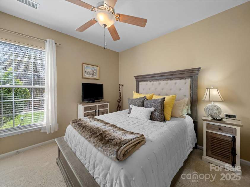 9727 Glenburn Lane, Charlotte, NC 28278.  MLS# CAR4240840, YatesRealty ID 6096. Guest Suite