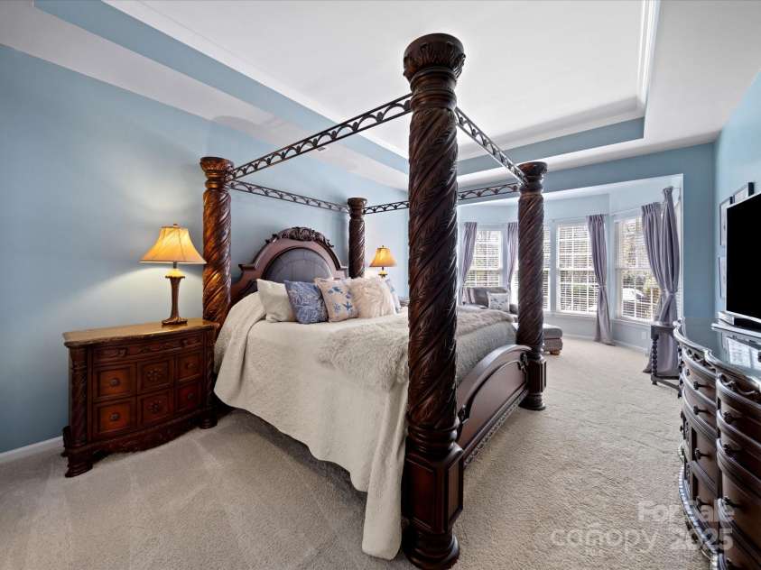 9727 Glenburn Lane, Charlotte, NC 28278.  MLS# CAR4240840, YatesRealty ID 6096. Large Primary Bedroom