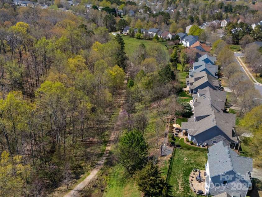 9727 Glenburn Lane, Charlotte, NC 28278.  MLS# CAR4240840, YatesRealty ID 6096. Walking trails