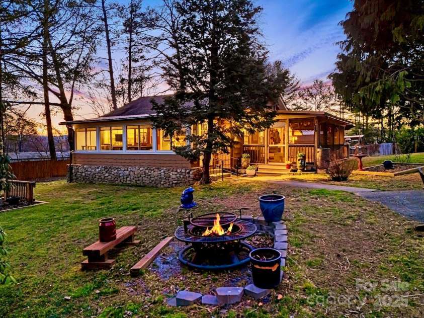 419 Bird Haven Road, Hendersonville, NC 28792.  MLS# CAR4235016, YatesRealty ID 6097. 