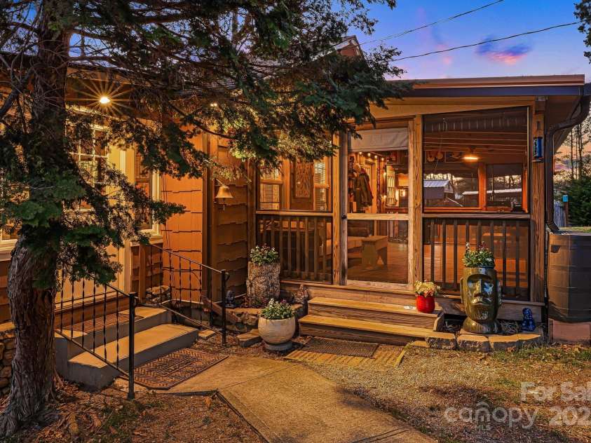 419 Bird Haven Road, Hendersonville, NC 28792.  MLS# CAR4235016, YatesRealty ID 6097. 