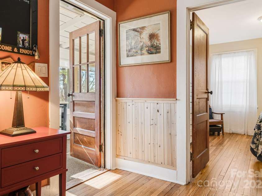 419 Bird Haven Road, Hendersonville, NC 28792.  MLS# CAR4235016, YatesRealty ID 6097. 