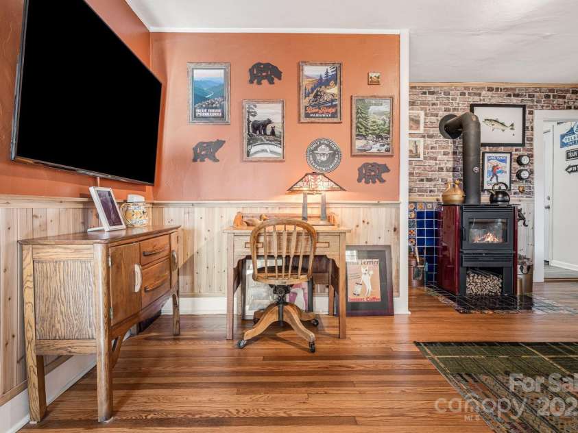 419 Bird Haven Road, Hendersonville, NC 28792.  MLS# CAR4235016, YatesRealty ID 6097. 