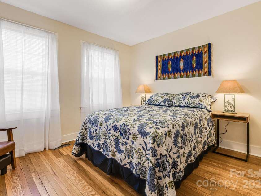 419 Bird Haven Road, Hendersonville, NC 28792.  MLS# CAR4235016, YatesRealty ID 6097. 