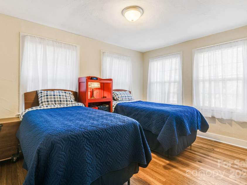 419 Bird Haven Road, Hendersonville, NC 28792.  MLS# CAR4235016, YatesRealty ID 6097. 