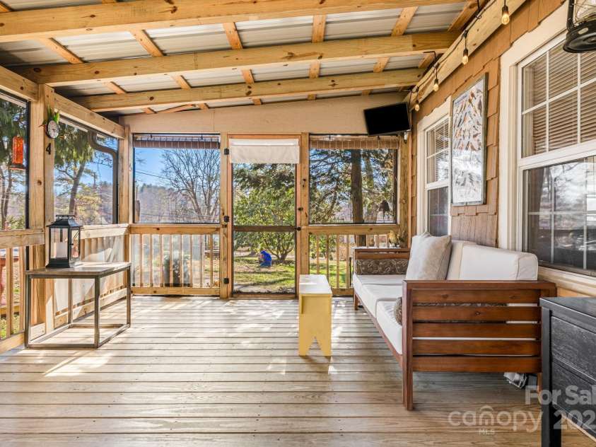 419 Bird Haven Road, Hendersonville, NC 28792.  MLS# CAR4235016, YatesRealty ID 6097. 