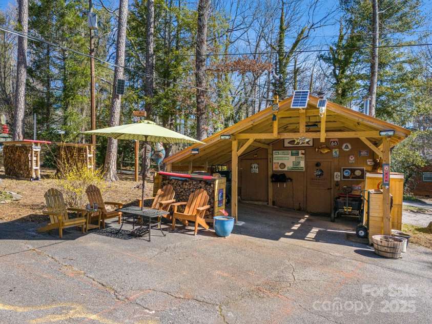 419 Bird Haven Road, Hendersonville, NC 28792.  MLS# CAR4235016, YatesRealty ID 6097. 