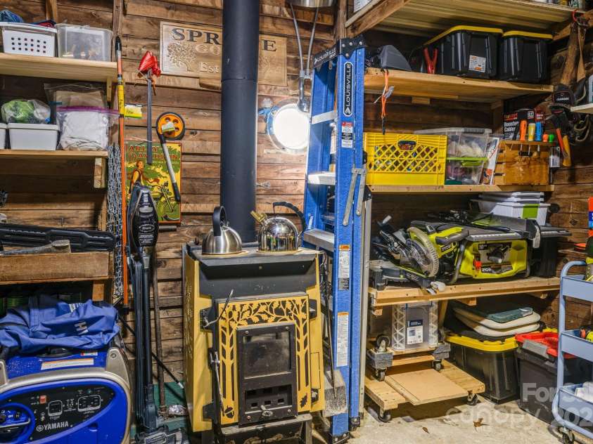 419 Bird Haven Road, Hendersonville, NC 28792.  MLS# CAR4235016, YatesRealty ID 6097. 