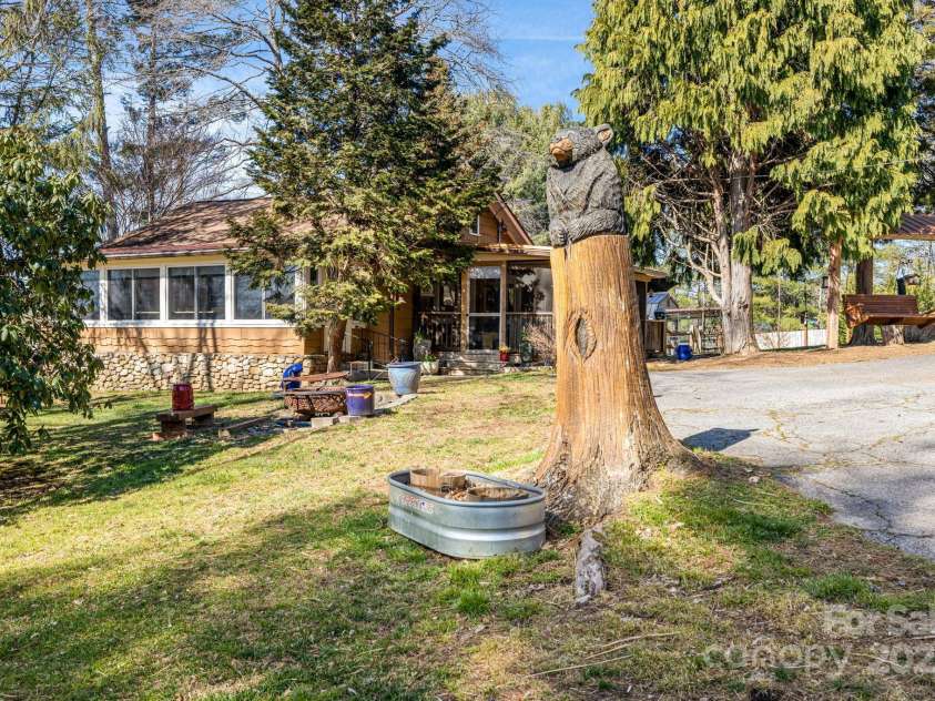 419 Bird Haven Road, Hendersonville, NC 28792.  MLS# CAR4235016, YatesRealty ID 6097. 