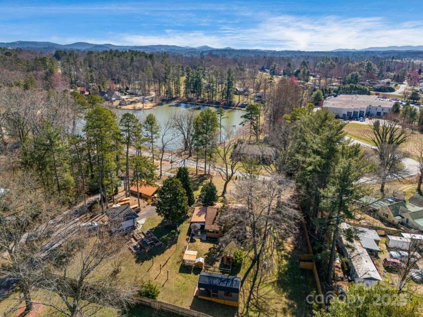 419 Bird Haven Road, Hendersonville, NC 28792.  MLS# CAR4235016, YatesRealty ID 6097. 